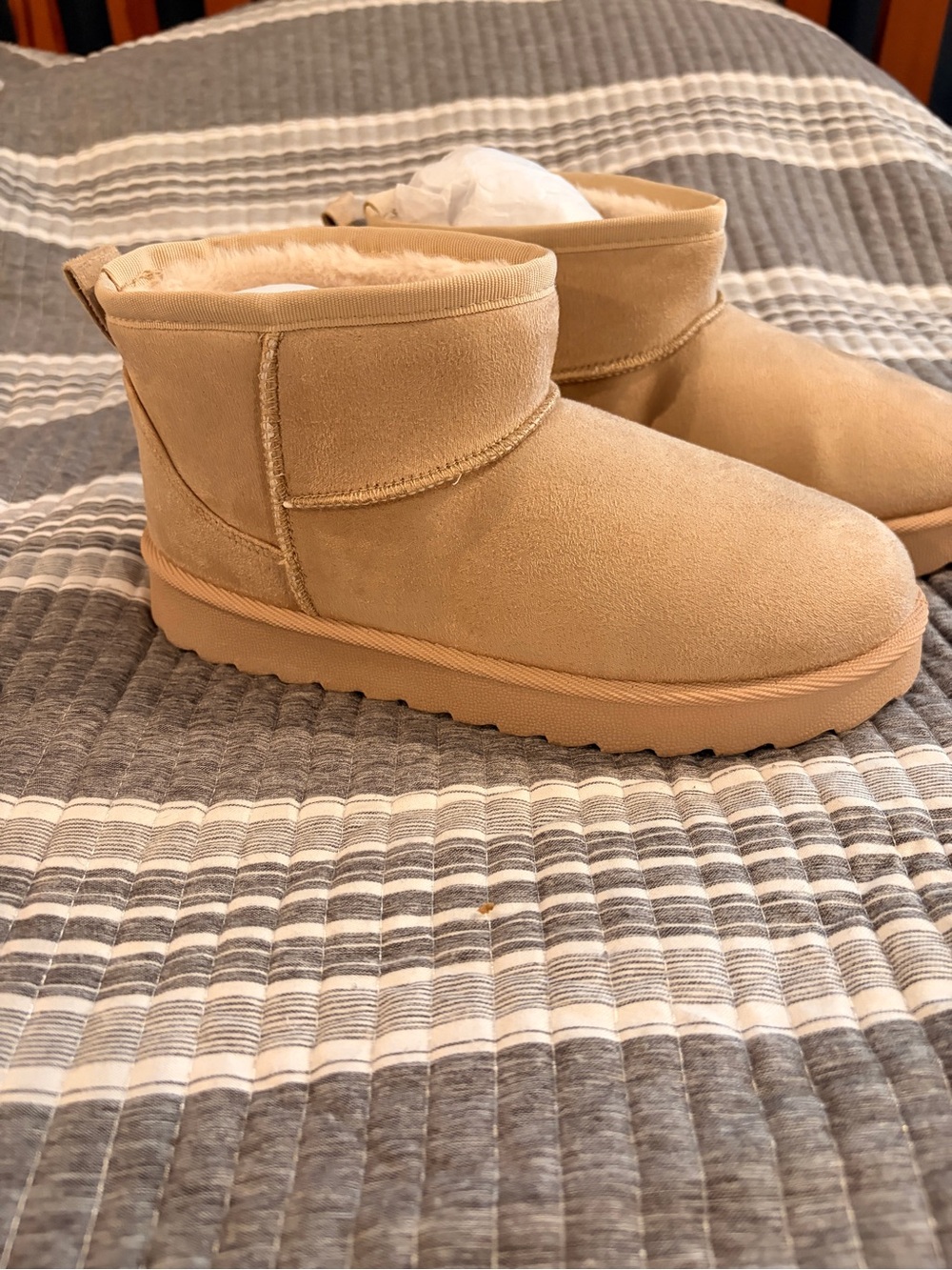 Brand New Super Soft Women’s 5 Ankle Boot in Tan